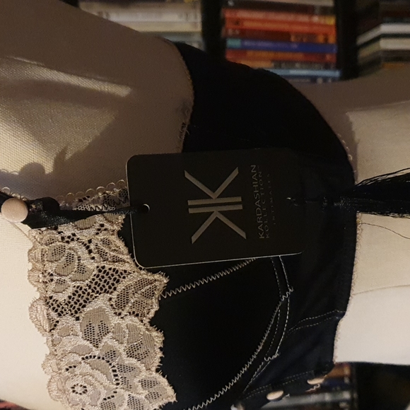 Kardashian collection bra. - Picture 6 of 6